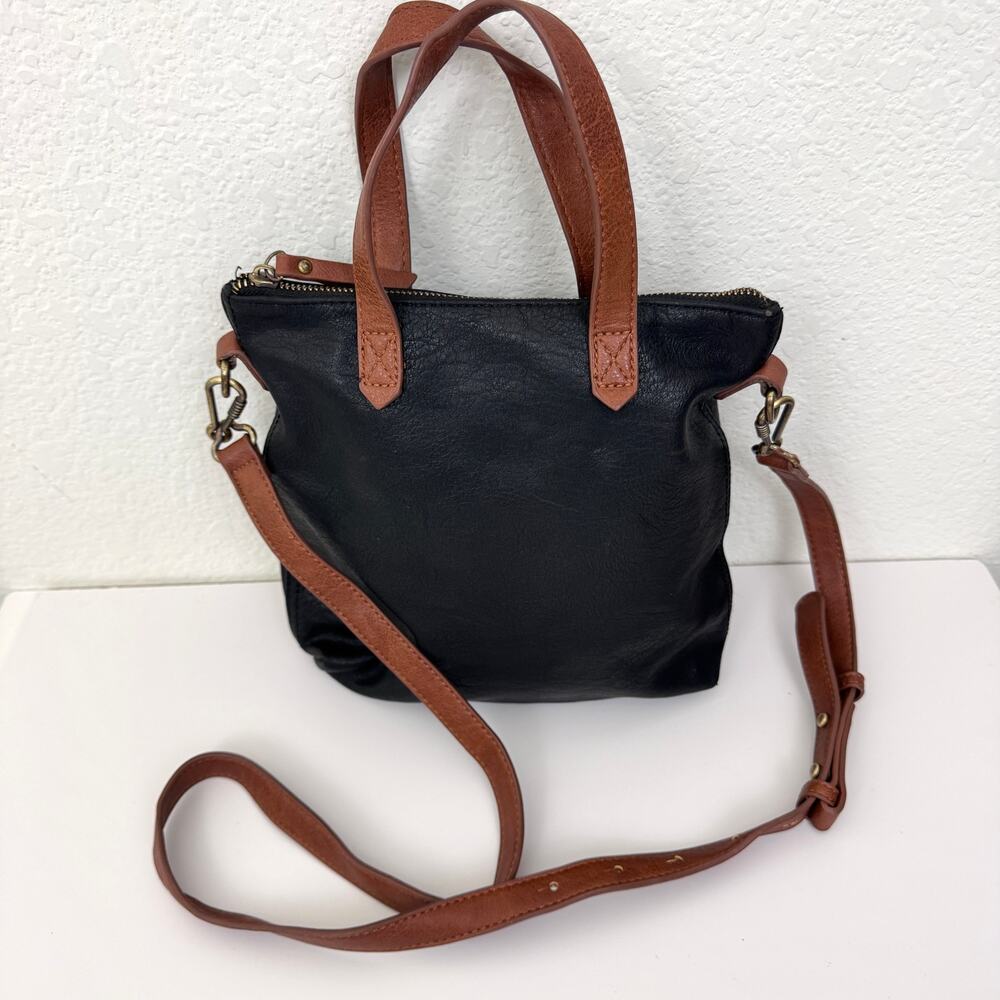 Antik Kraft Crossbody Bag Vegan Leather Minimal Neutral Classic Black Tan